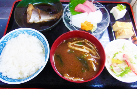 満海定食(赤だし、小鉢付き)|まぐろ・ふぐ満海